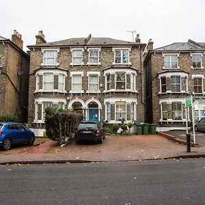 Oyo The Greenland ** London